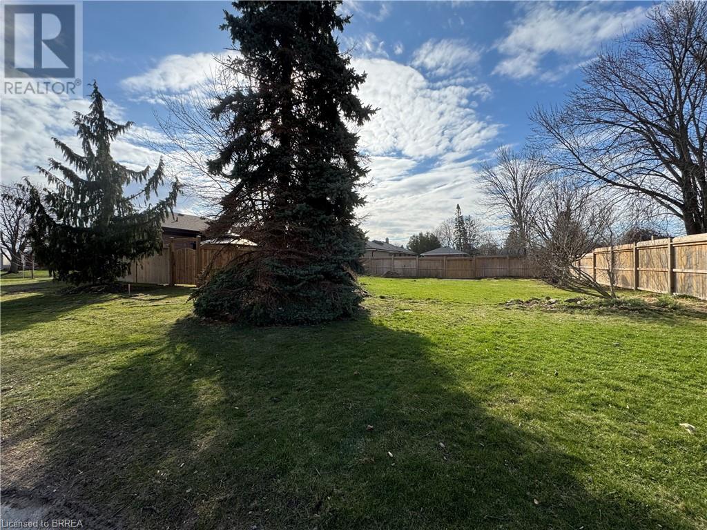 Photo 5 of 72 Evelyn Street, Brantford ON