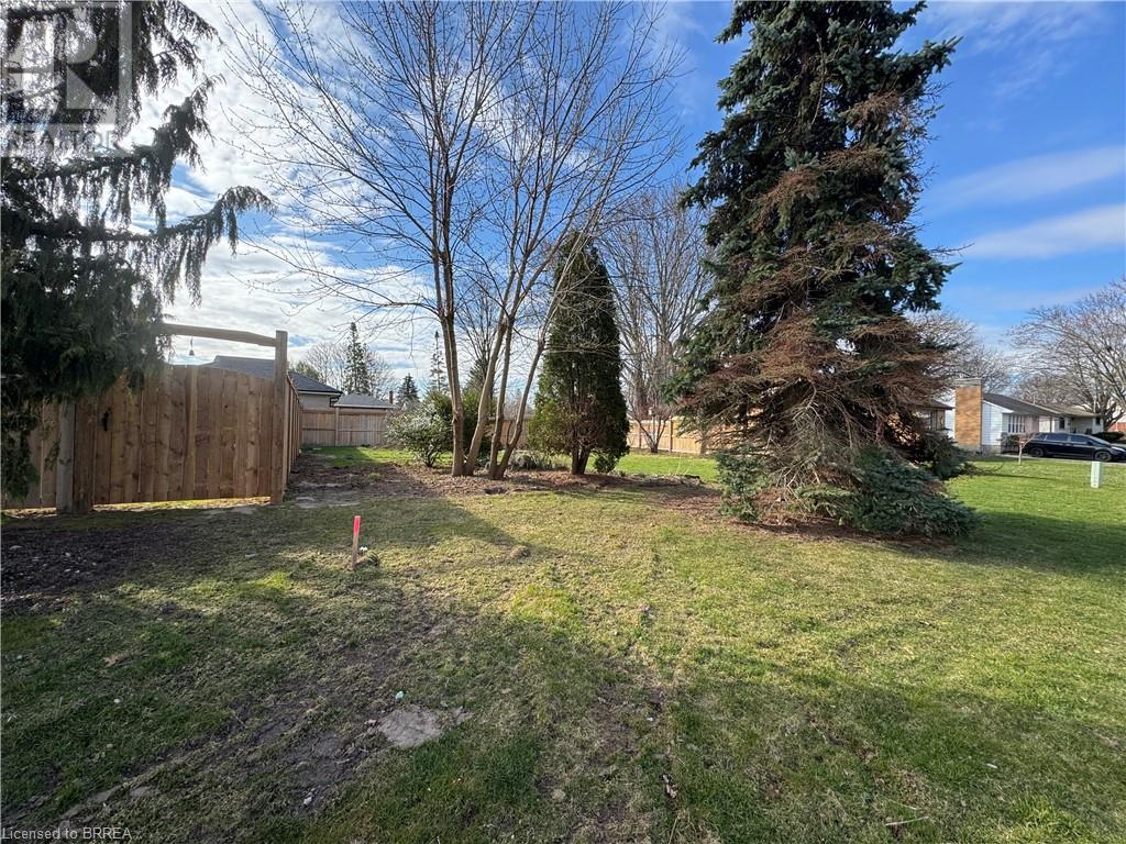 Photo 4 of 72 Evelyn Street, Brantford ON