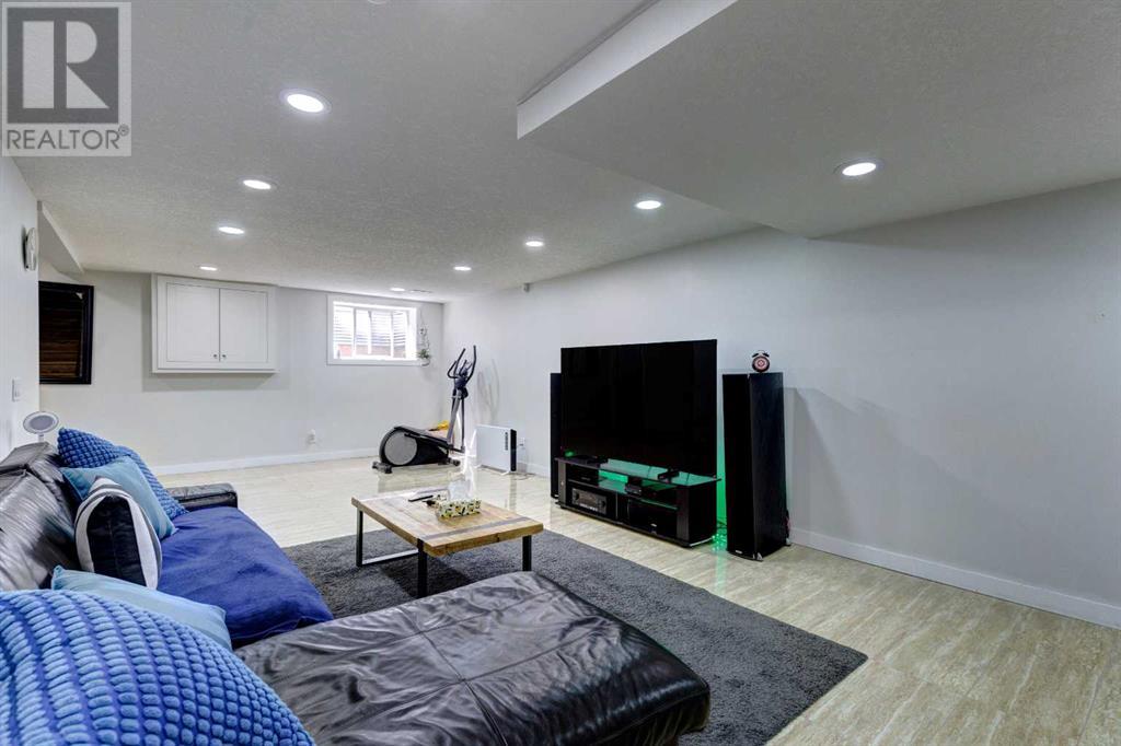 Single Family House for Sale in  Sidon Crescent SW Signal Hill Calgary 