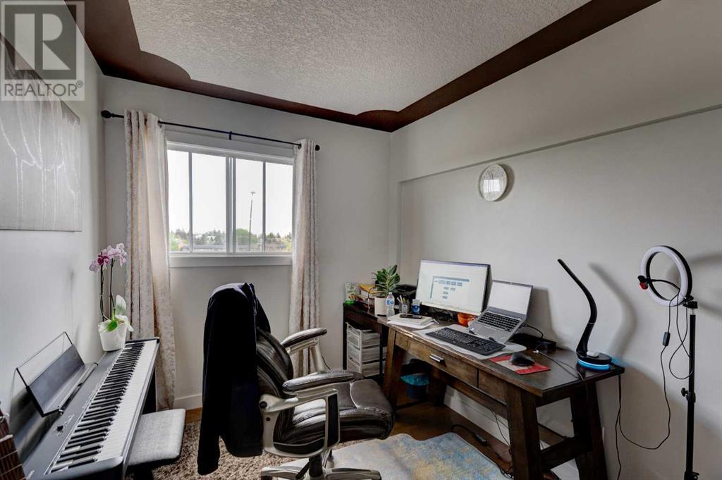 Single Family House for Sale in  Sidon Crescent SW Signal Hill Calgary 