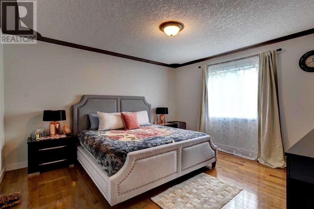 Single Family House for Sale in  Sidon Crescent SW Signal Hill Calgary 