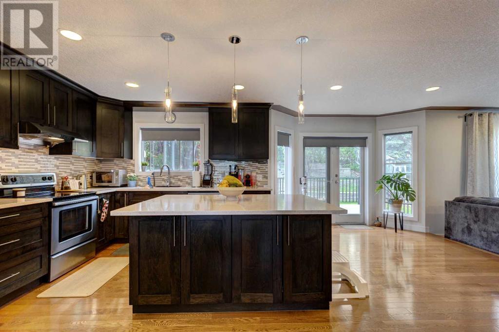 Single Family House for Sale in  Sidon Crescent SW Signal Hill Calgary 