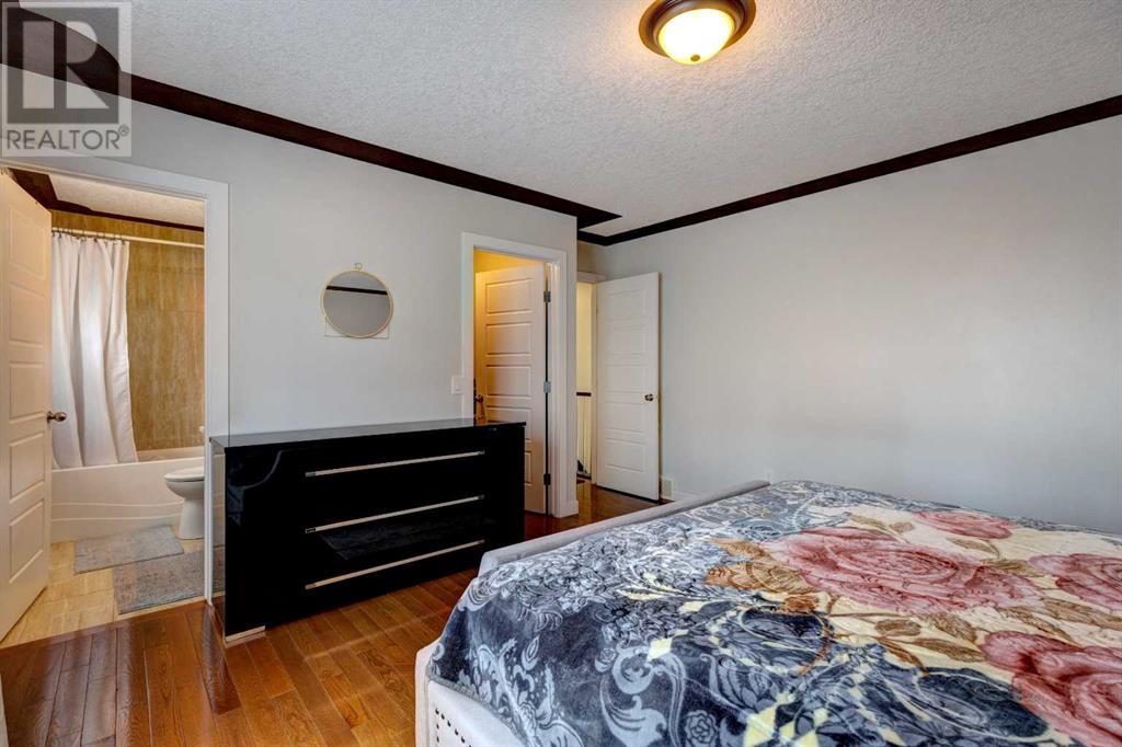 Single Family House for Sale in  Sidon Crescent SW Signal Hill Calgary 