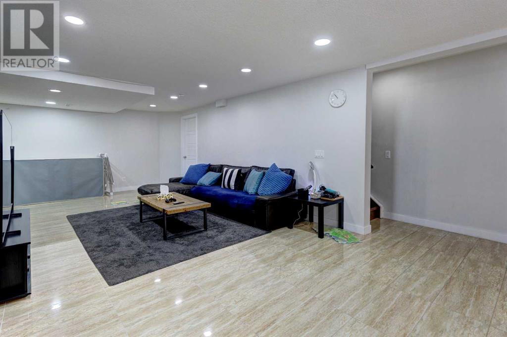 Single Family House for Sale in  Sidon Crescent SW Signal Hill Calgary 