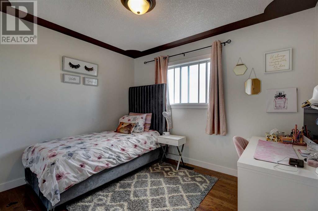 Single Family House for Sale in  Sidon Crescent SW Signal Hill Calgary 