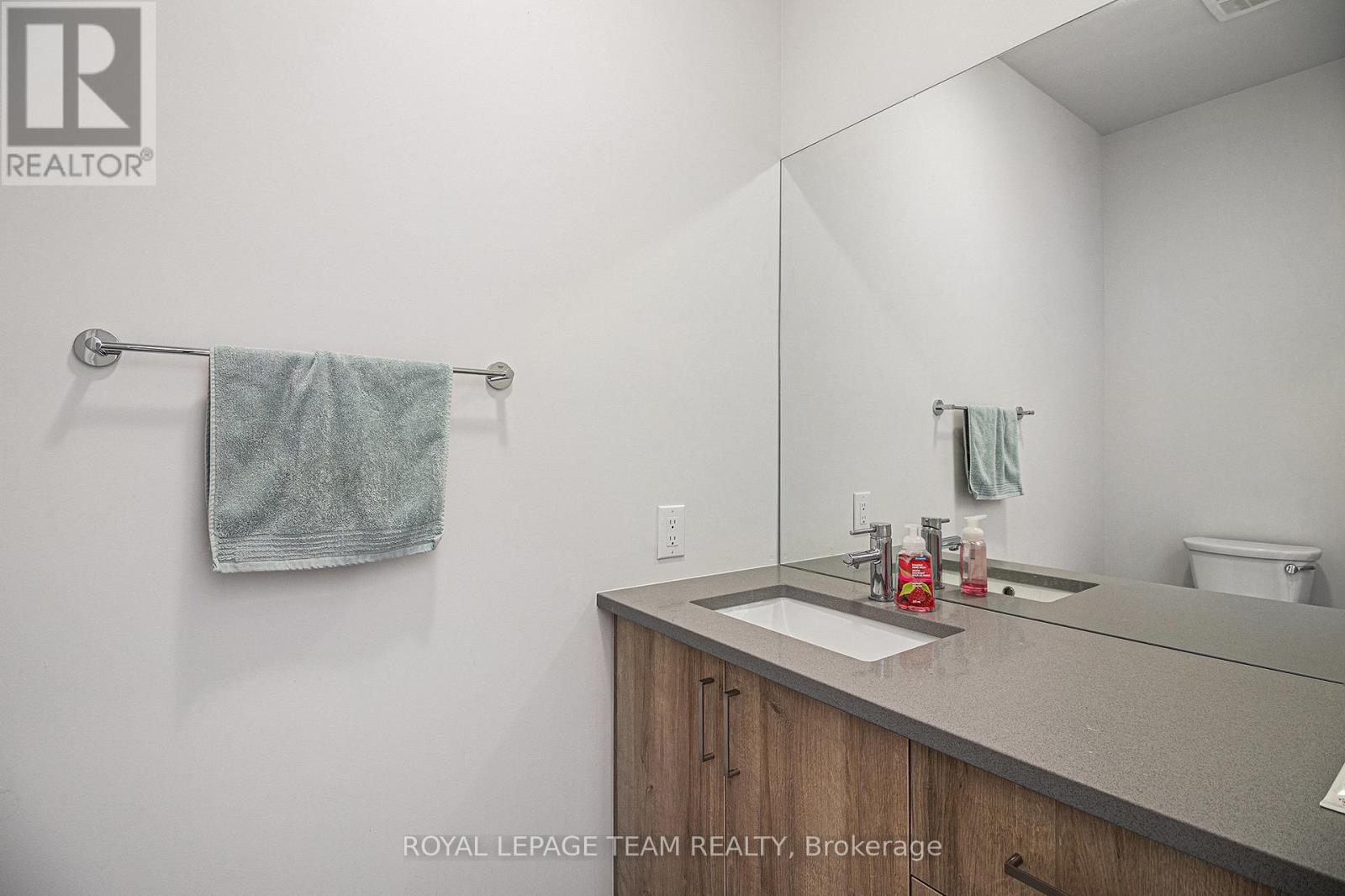Photo 15 of 1400 Mayview Avenue, Ottawa ON