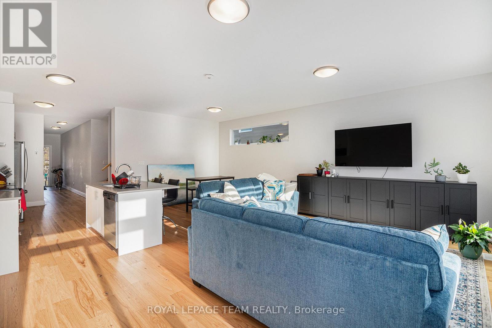 Photo 2 of 1400 Mayview Avenue, Ottawa ON