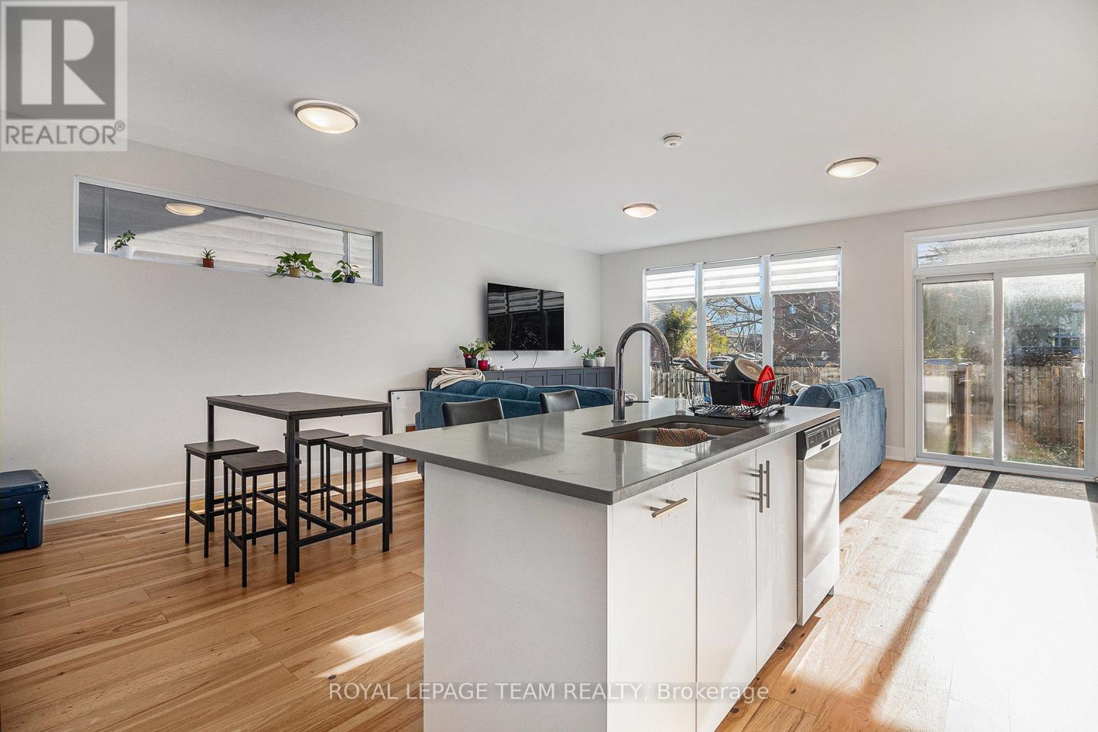 Photo 4 of 1400 Mayview Avenue, Ottawa ON