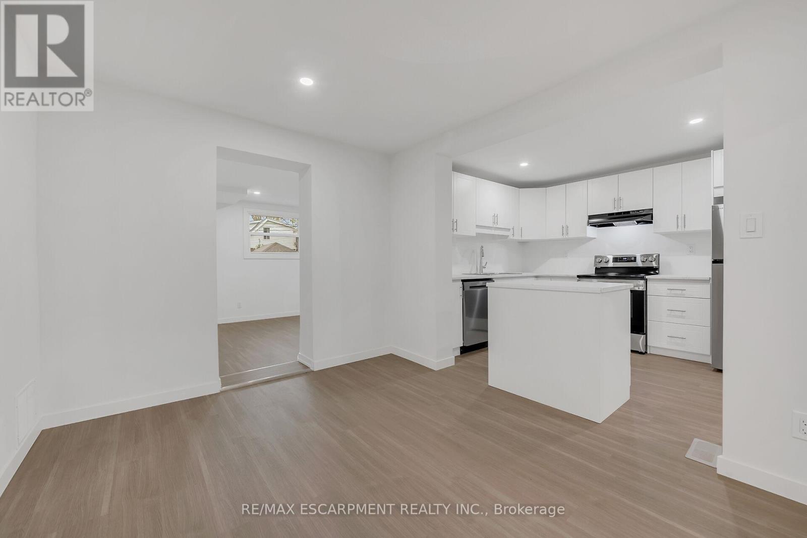 Photo 7 of 20 Crosthwaite Avenue N, Hamilton ON