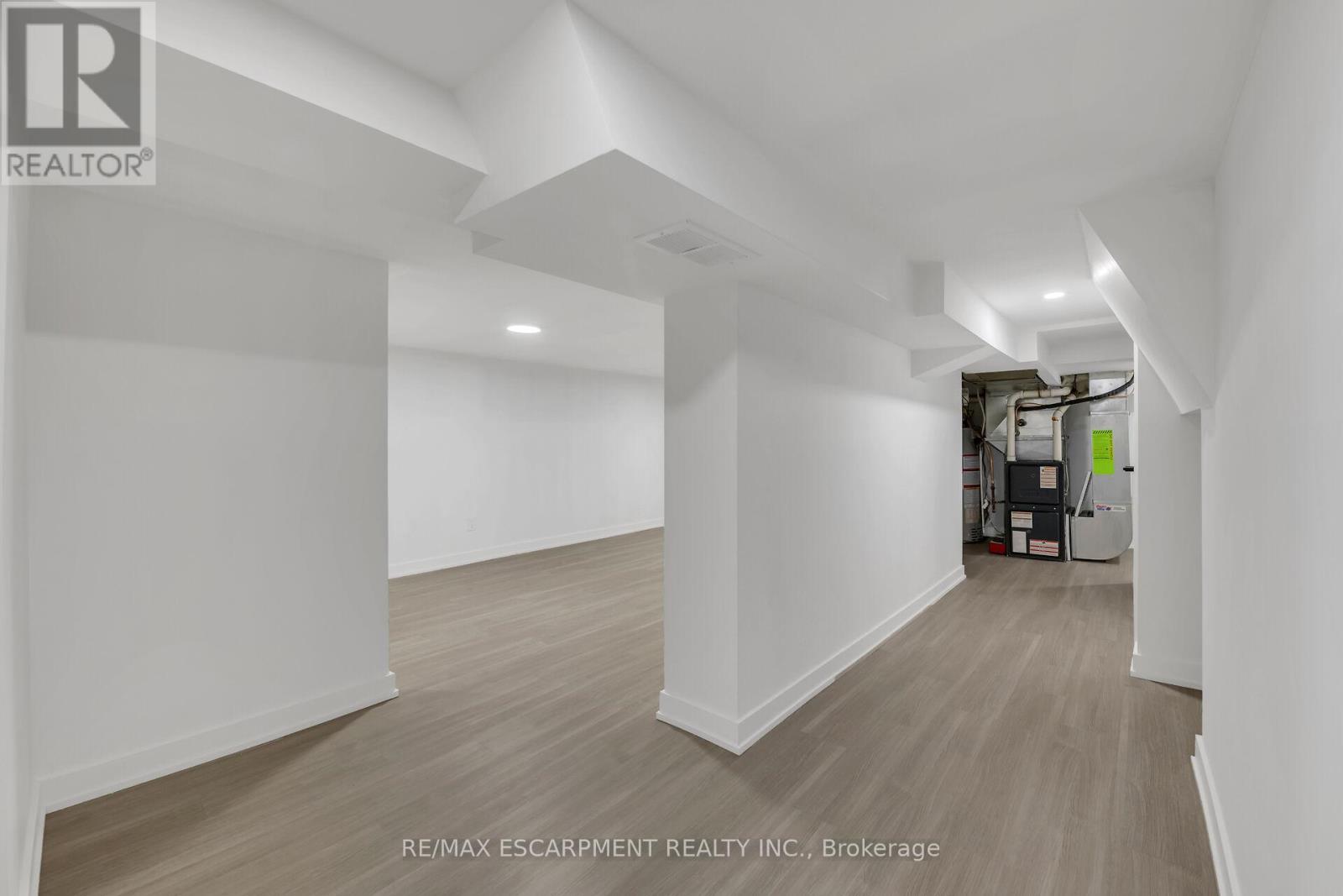 Photo 16 of 20 Crosthwaite Avenue N, Hamilton ON