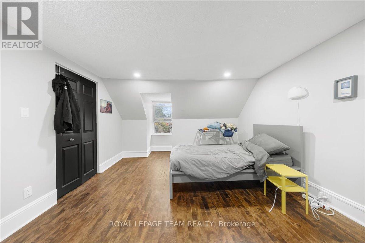 https://ddfcdn.realtor.ca/listing/TS638875696260770000/reb76/highres/4/x12269864_13.jpg