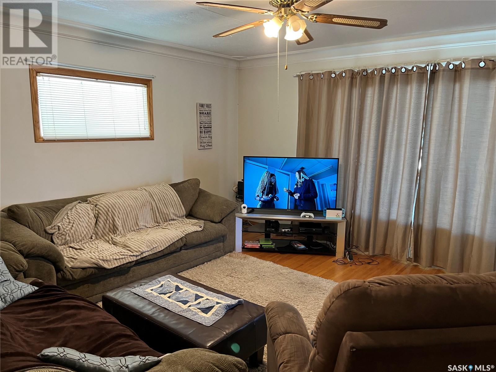 112 2nd AVENUE W - Photo 2 of 27, Gravelbourg, Saskatchewan