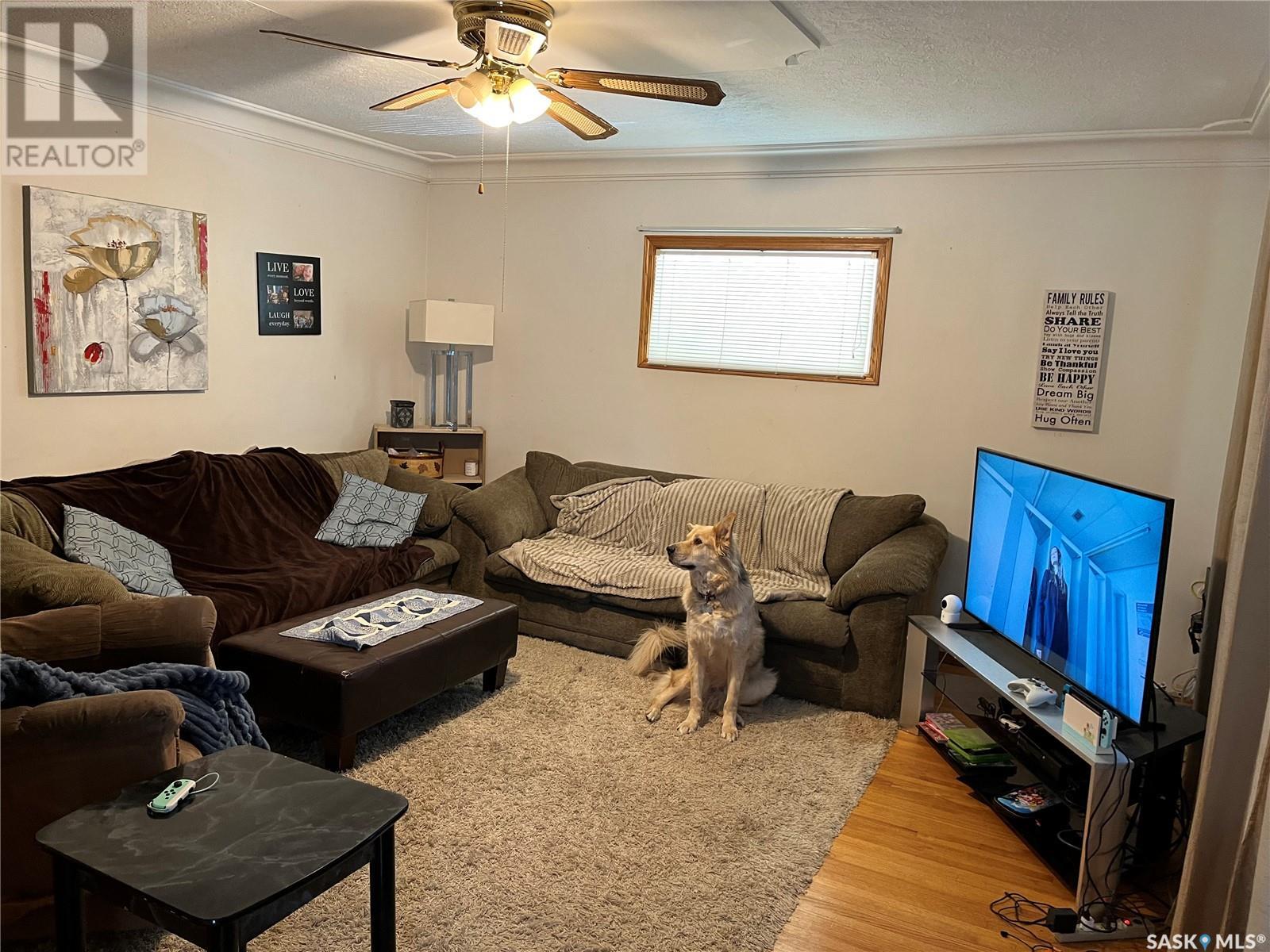 112 2nd AVENUE W - Photo 3 of 27, Gravelbourg, Saskatchewan