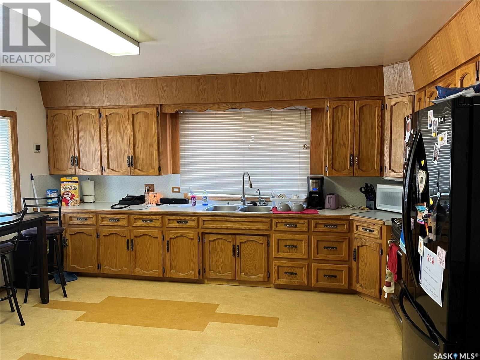 112 2nd AVENUE W - Photo 5 of 27, Gravelbourg, Saskatchewan