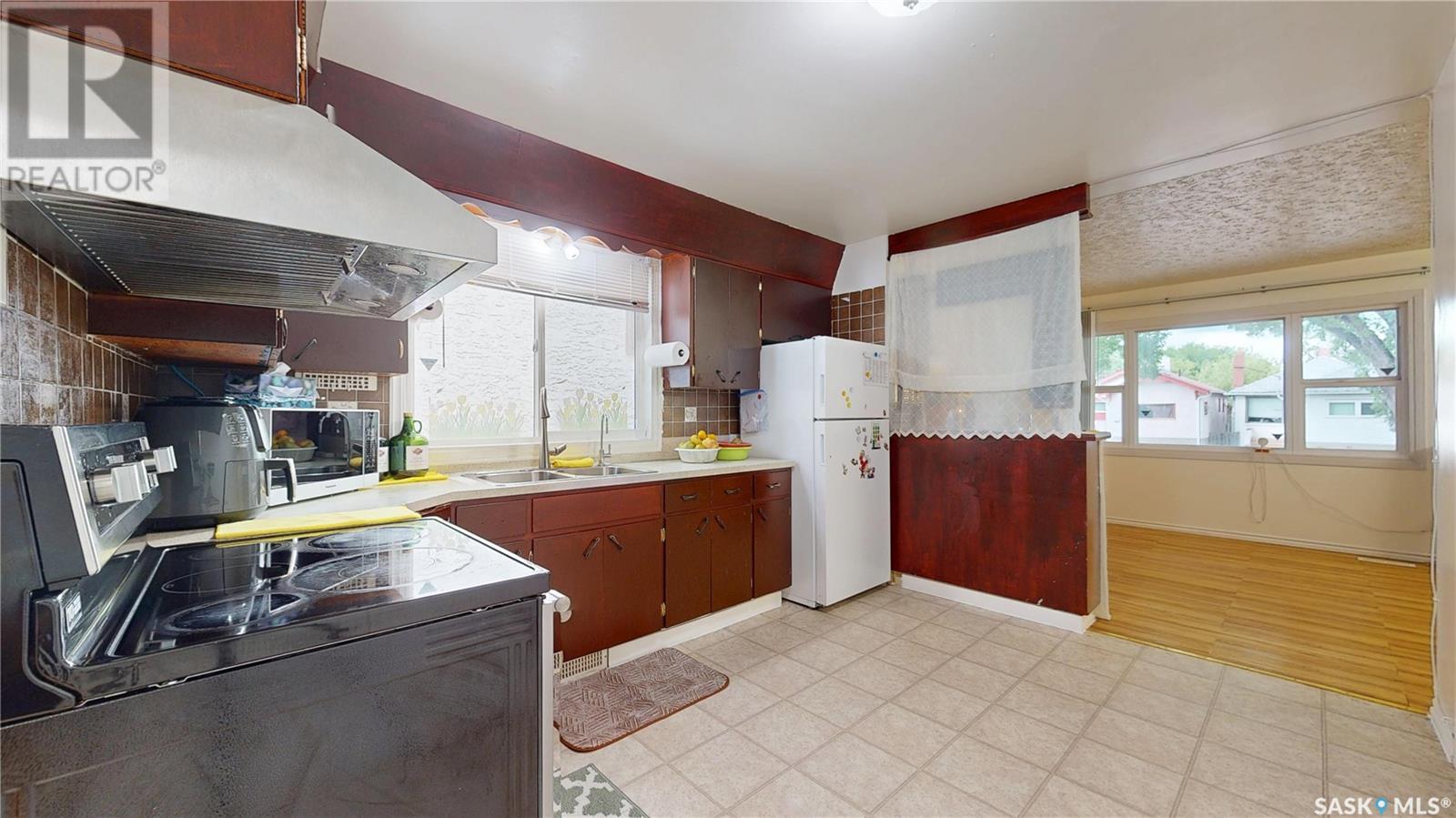 Photo 7 of 1327 Athol Street, Regina SK