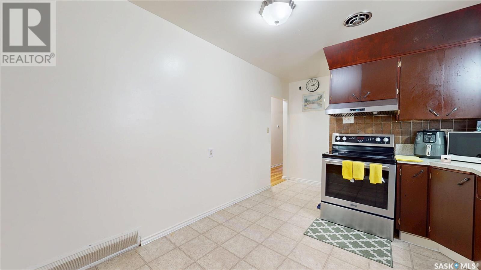 Photo 4 of 1327 Athol Street, Regina SK