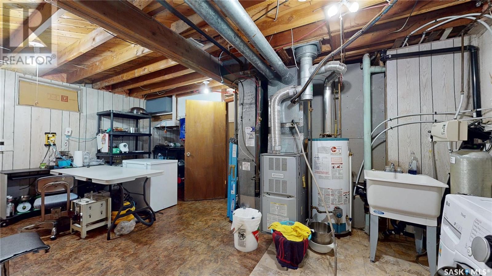 Photo 3 of 1327 Athol Street, Regina SK
