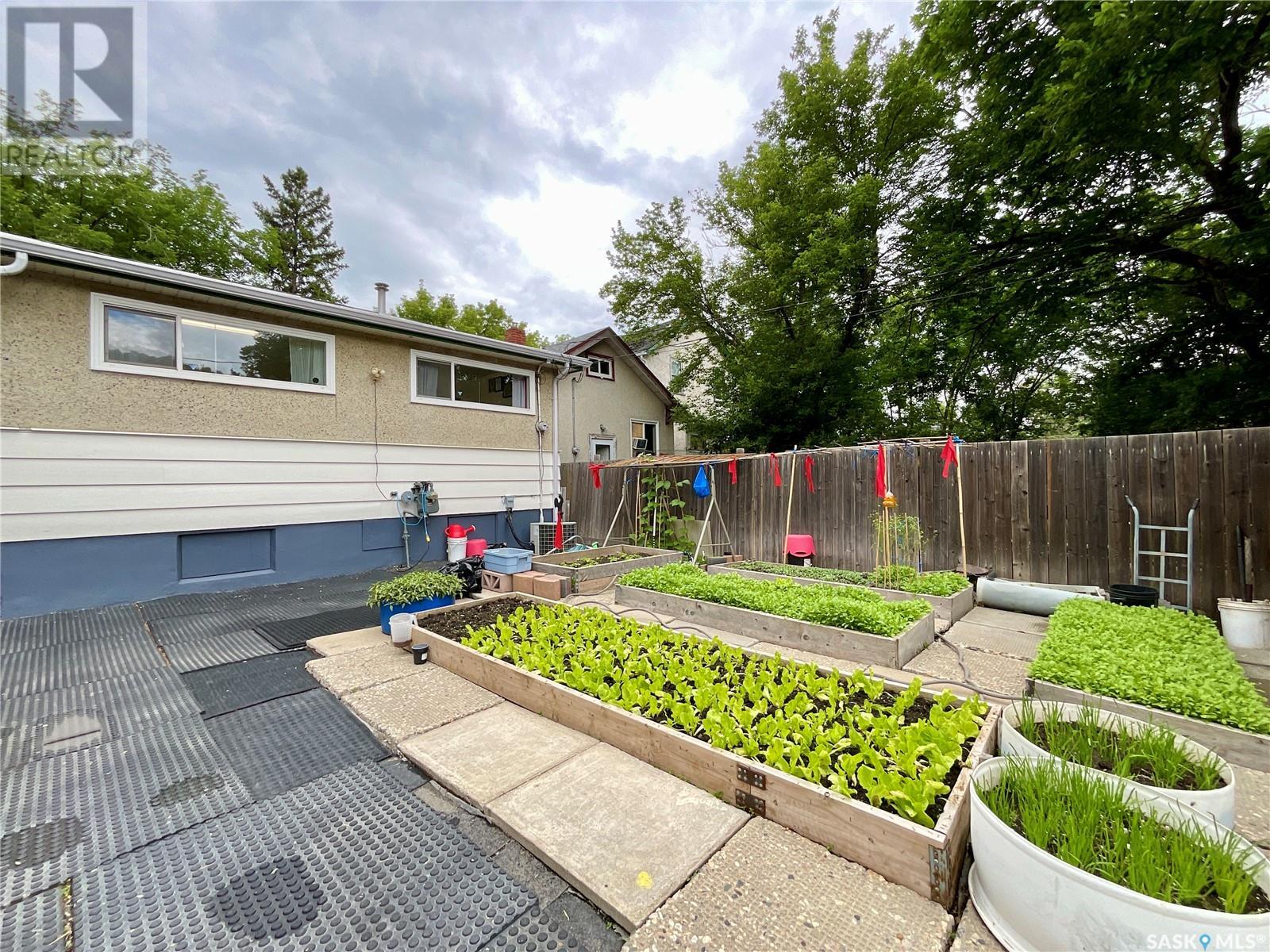 Photo 8 of 1327 Athol Street, Regina SK