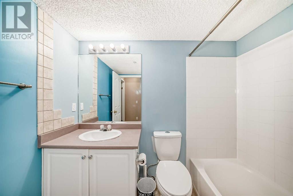 Single Family House for Sale in   Tuscarora Manor NW Tuscany Calgary 