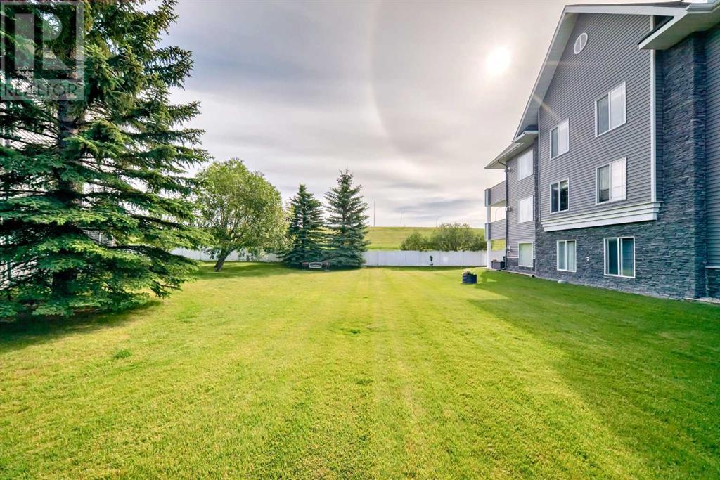 Single Family House for Sale in   Tuscarora Manor NW Tuscany Calgary 