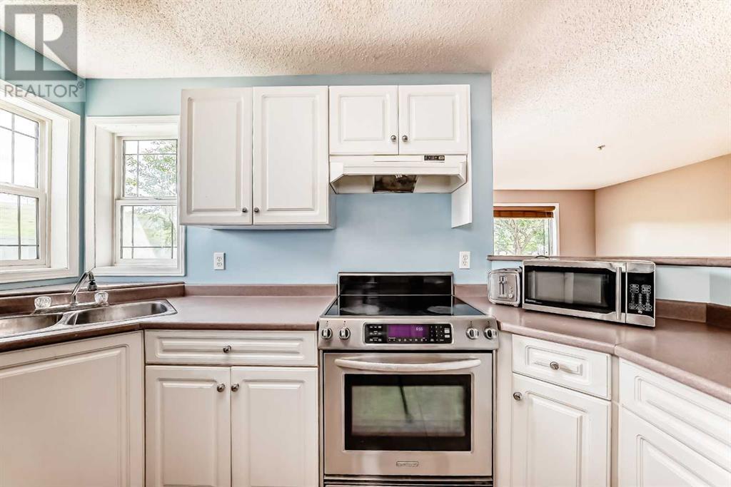 Single Family House for Sale in   Tuscarora Manor NW Tuscany Calgary 