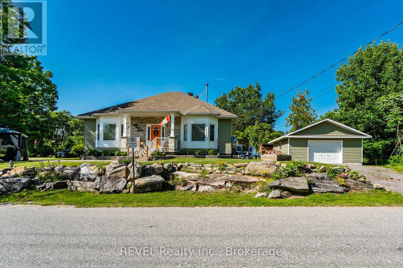 Photo 4 of 1006 River Street, Muskoka Lakes ON