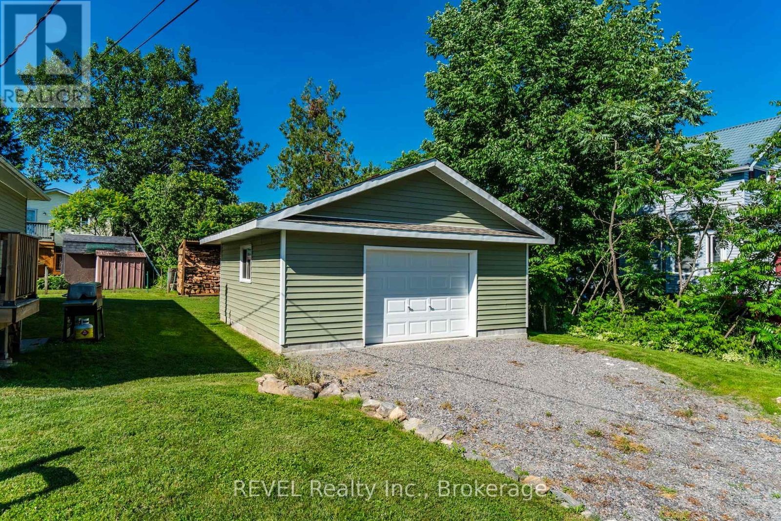 Photo 3 of 1006 River Street, Muskoka Lakes ON