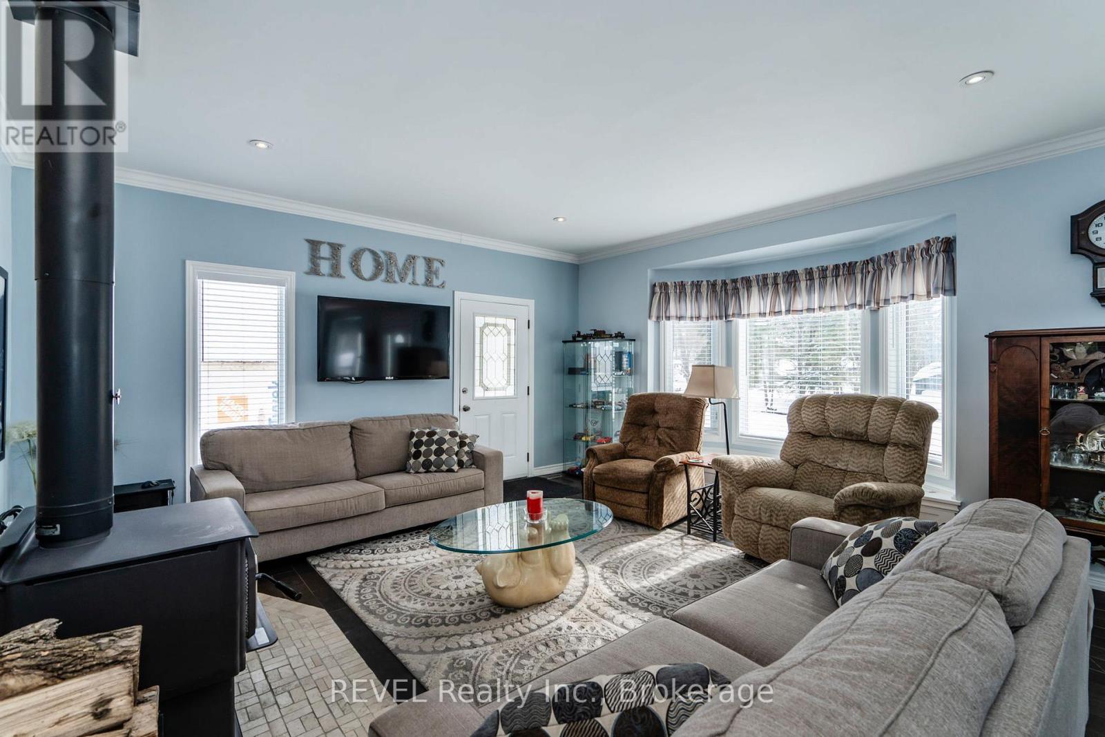 Photo 8 of 1006 River Street, Muskoka Lakes ON
