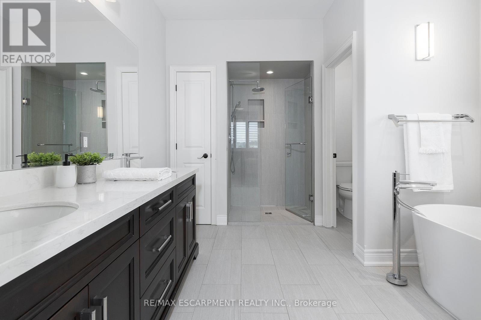 Photo 4 of 270 Farr Street, Pelham ON