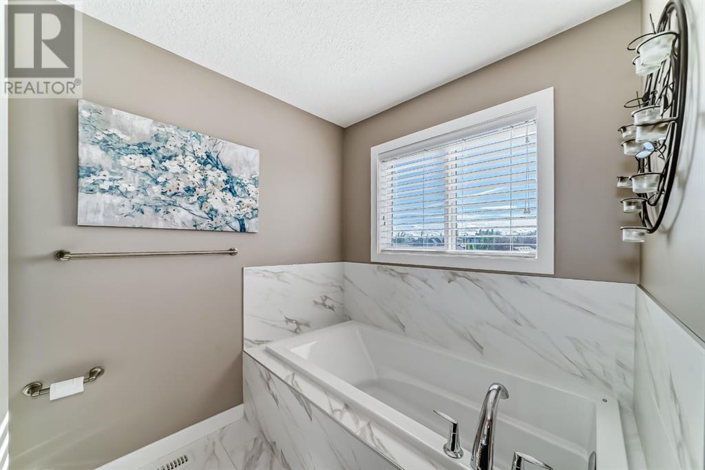 Photo 16 of 79 Lakes Estates Circle, Strathmore AB