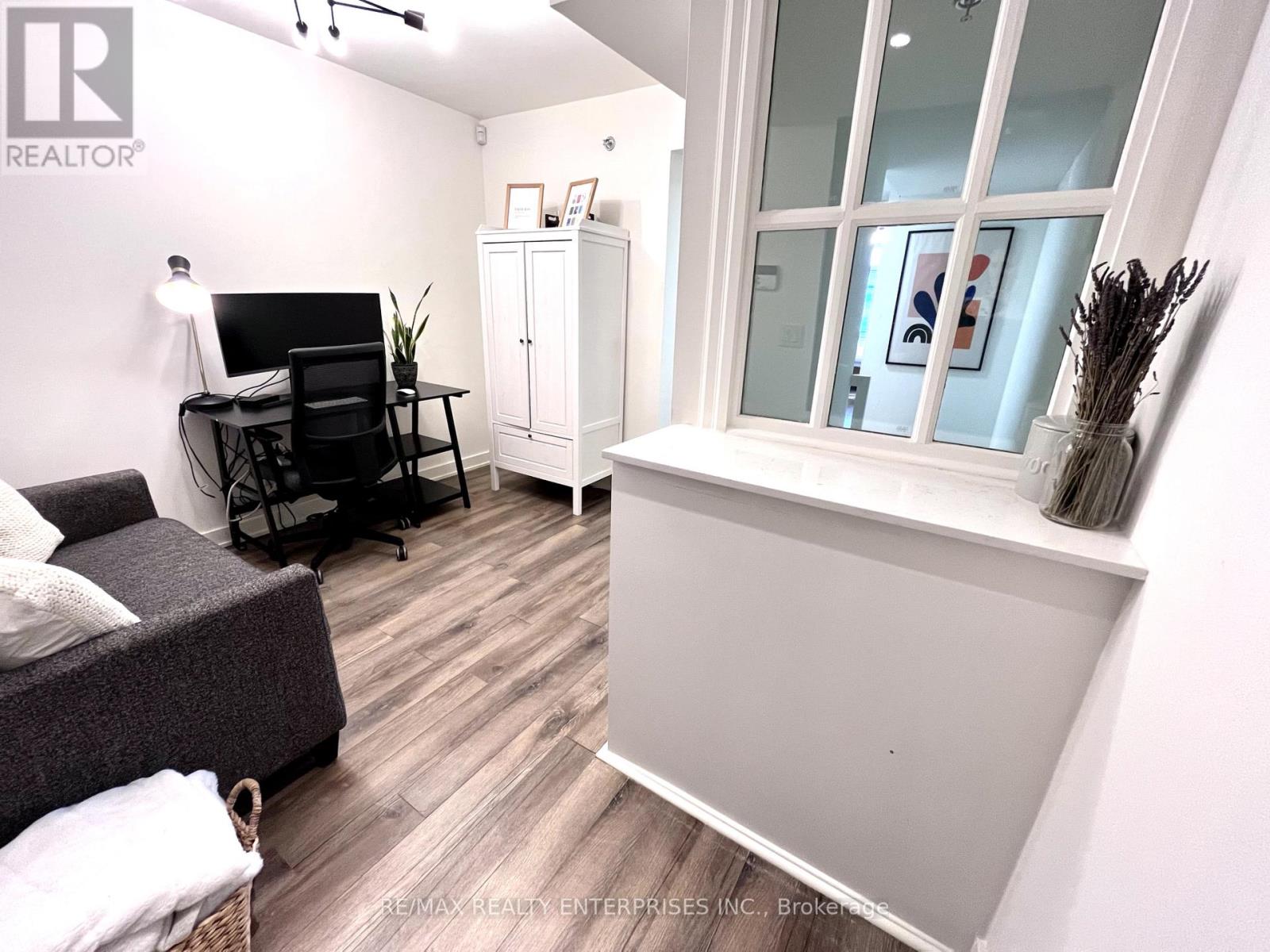 Photo 14 of Th 1 11 Superior Avenue, Toronto ON