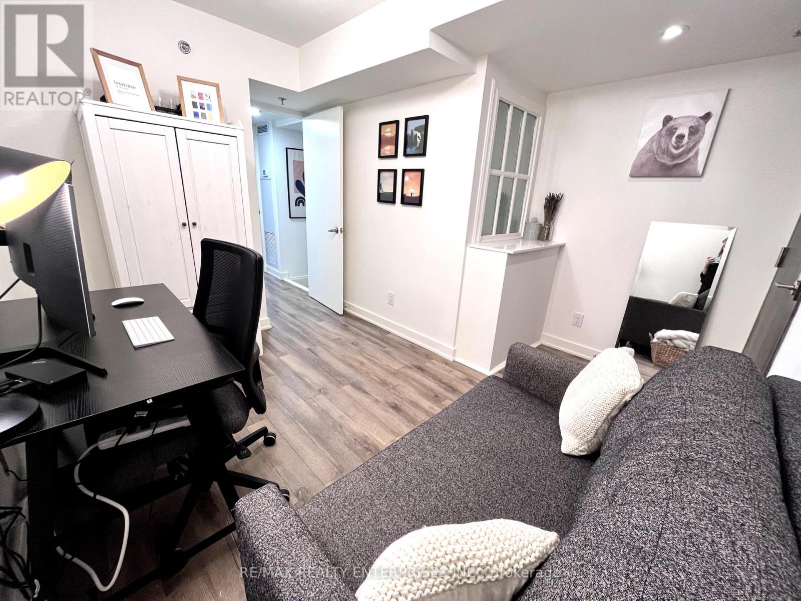 Photo 5 of Th 1 11 Superior Avenue, Toronto ON