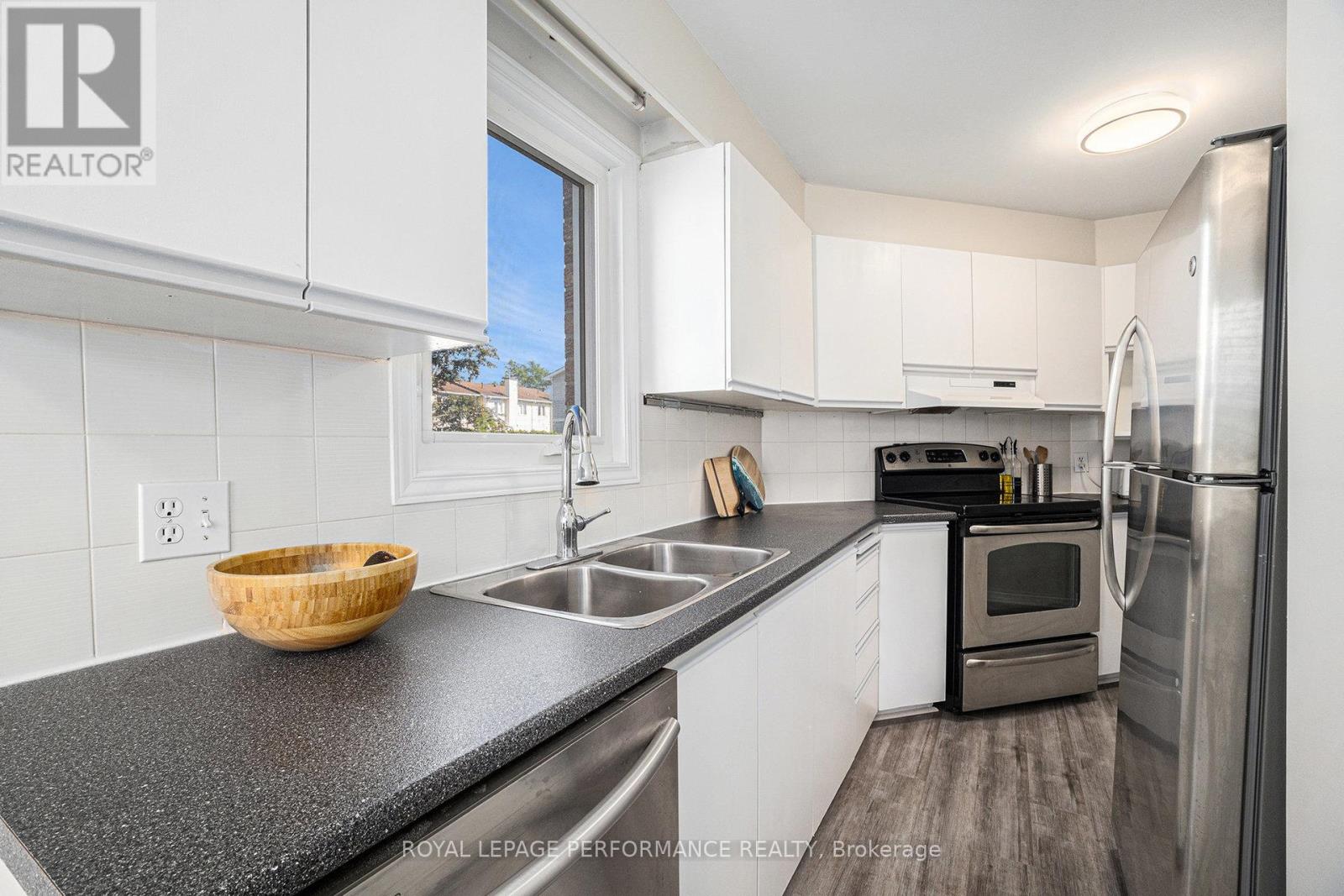 Photo 11 of 6074 Red Willow Drive, Ottawa ON