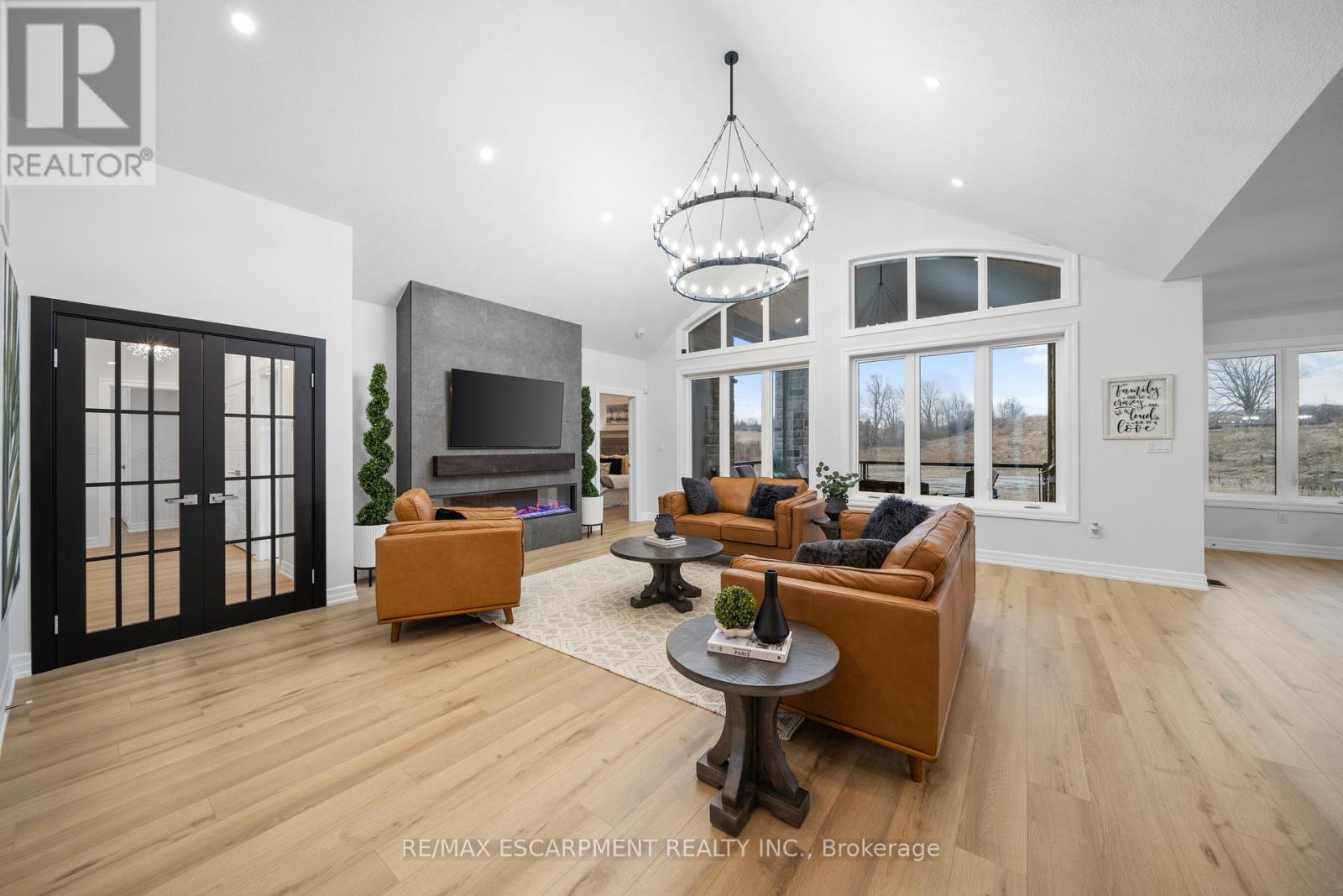 Photo 9 of 23 Whitcombe Way, Puslinch ON