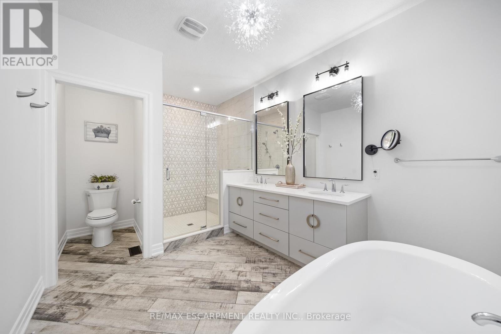 Photo 25 of 23 Whitcombe Way, Puslinch ON