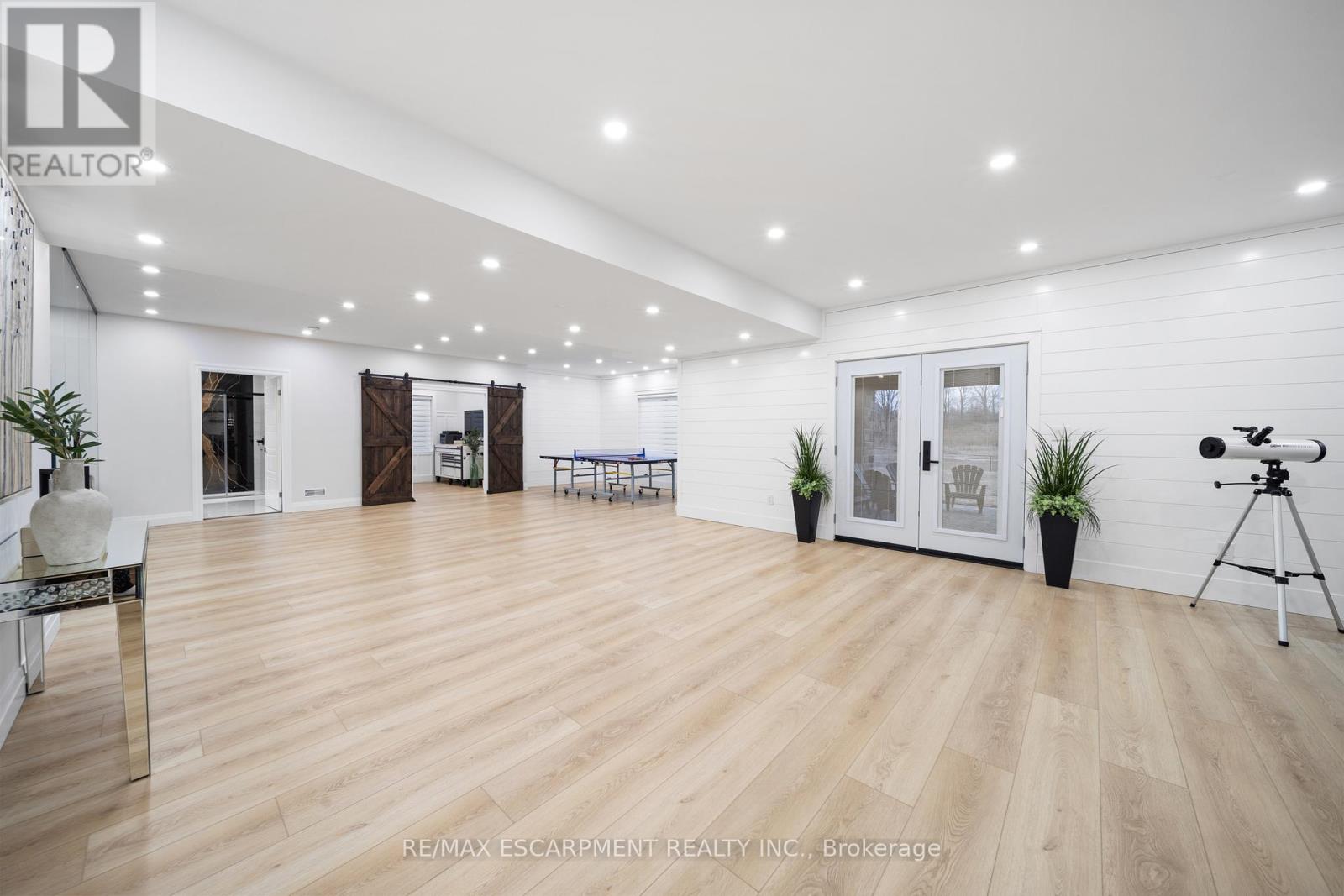 Photo 18 of 23 Whitcombe Way, Puslinch ON