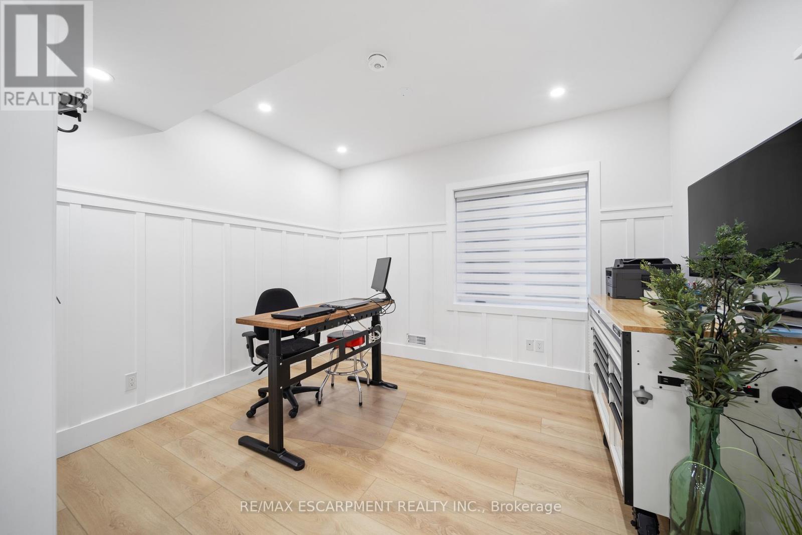 Photo 15 of 23 Whitcombe Way, Puslinch ON
