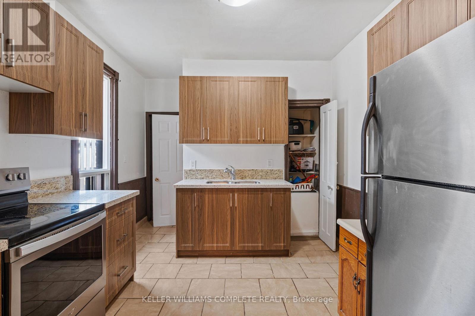 Photo 26 of 109 Sanford Avenue N, Hamilton ON