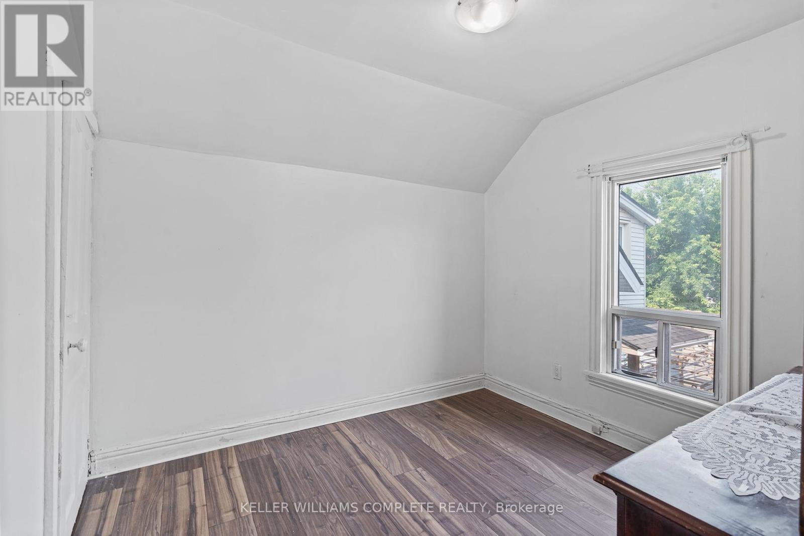 Photo 10 of 109 Sanford Avenue N, Hamilton ON