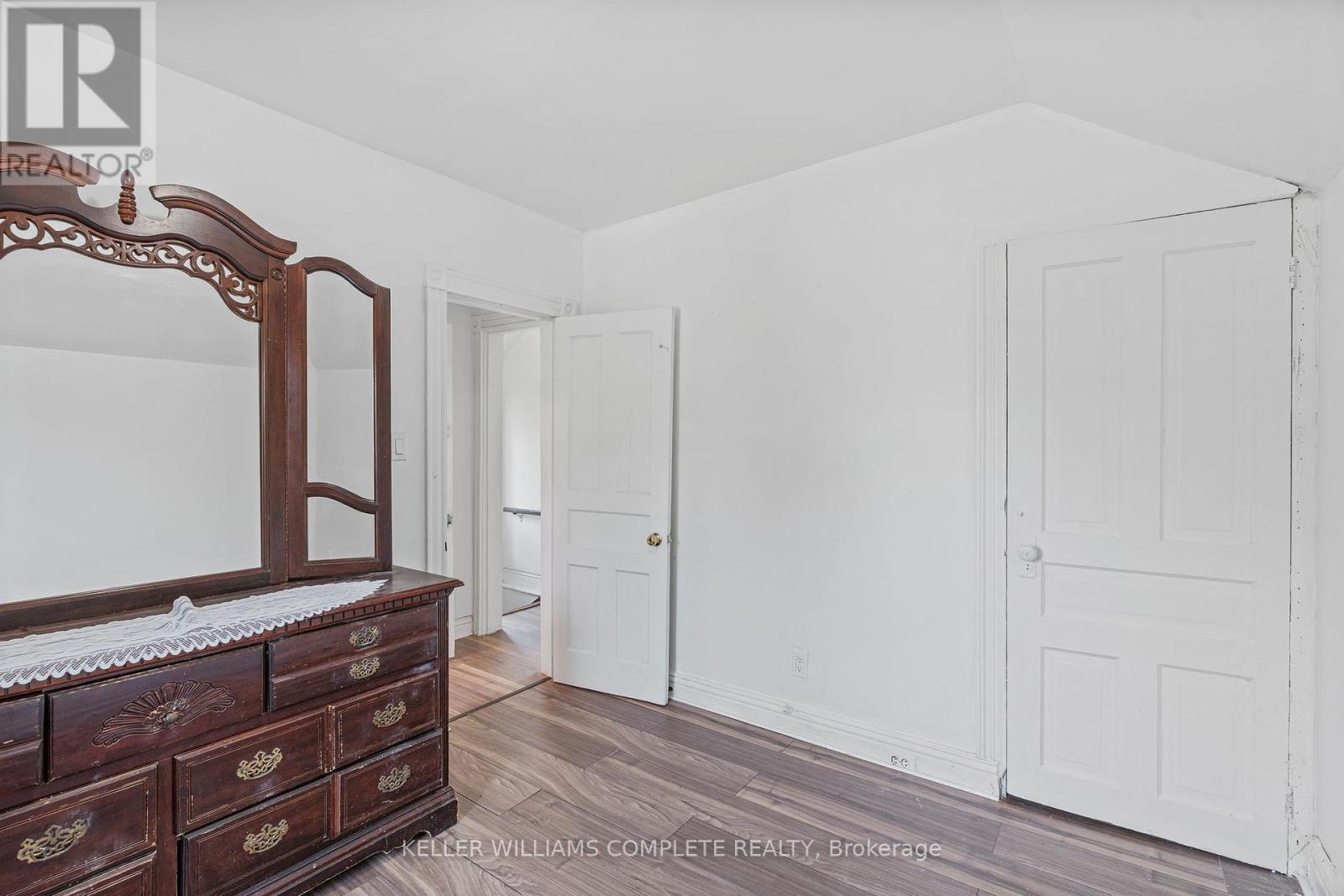 Photo 24 of 109 Sanford Avenue N, Hamilton ON