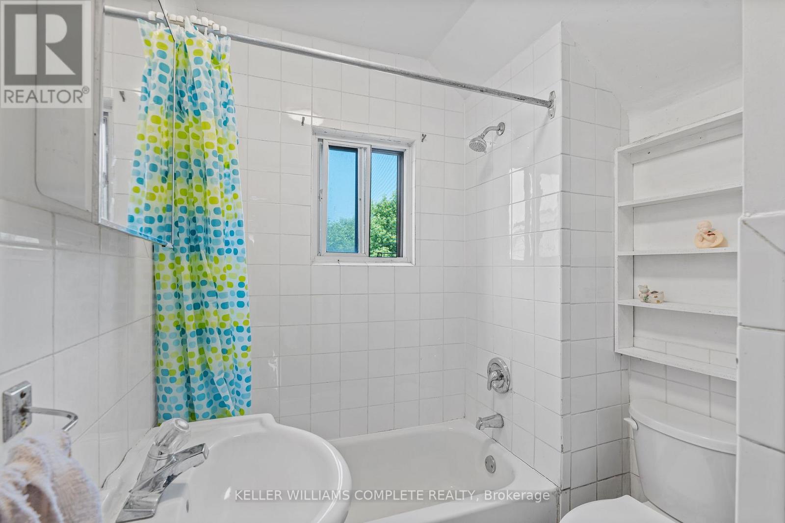 Photo 7 of 109 Sanford Avenue N, Hamilton ON