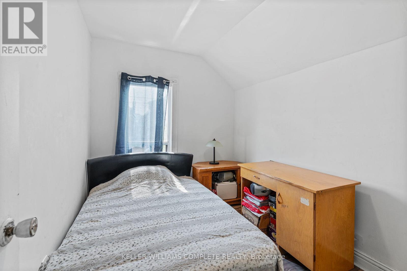 Photo 5 of 109 Sanford Avenue N, Hamilton ON