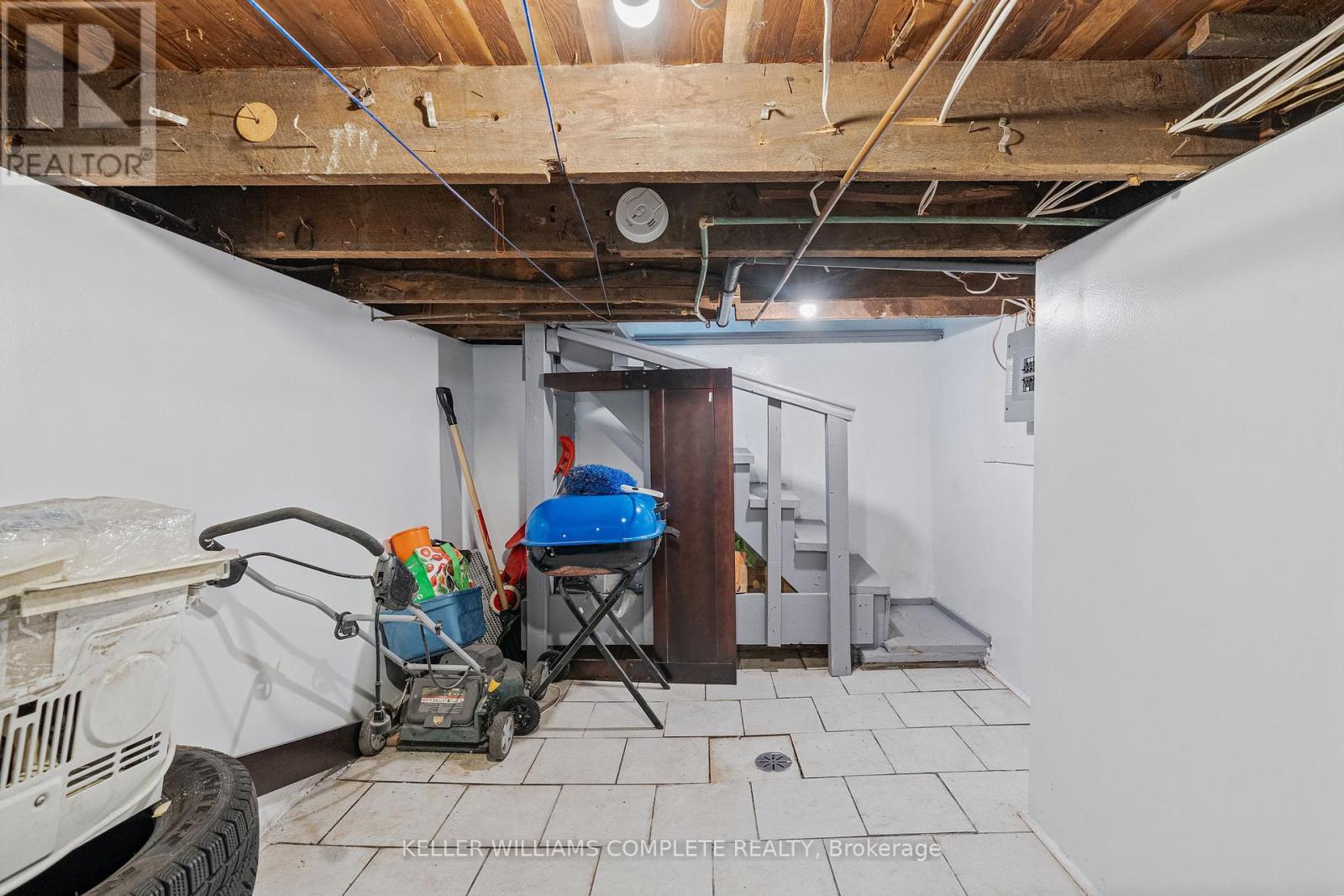 Photo 9 of 109 Sanford Avenue N, Hamilton ON