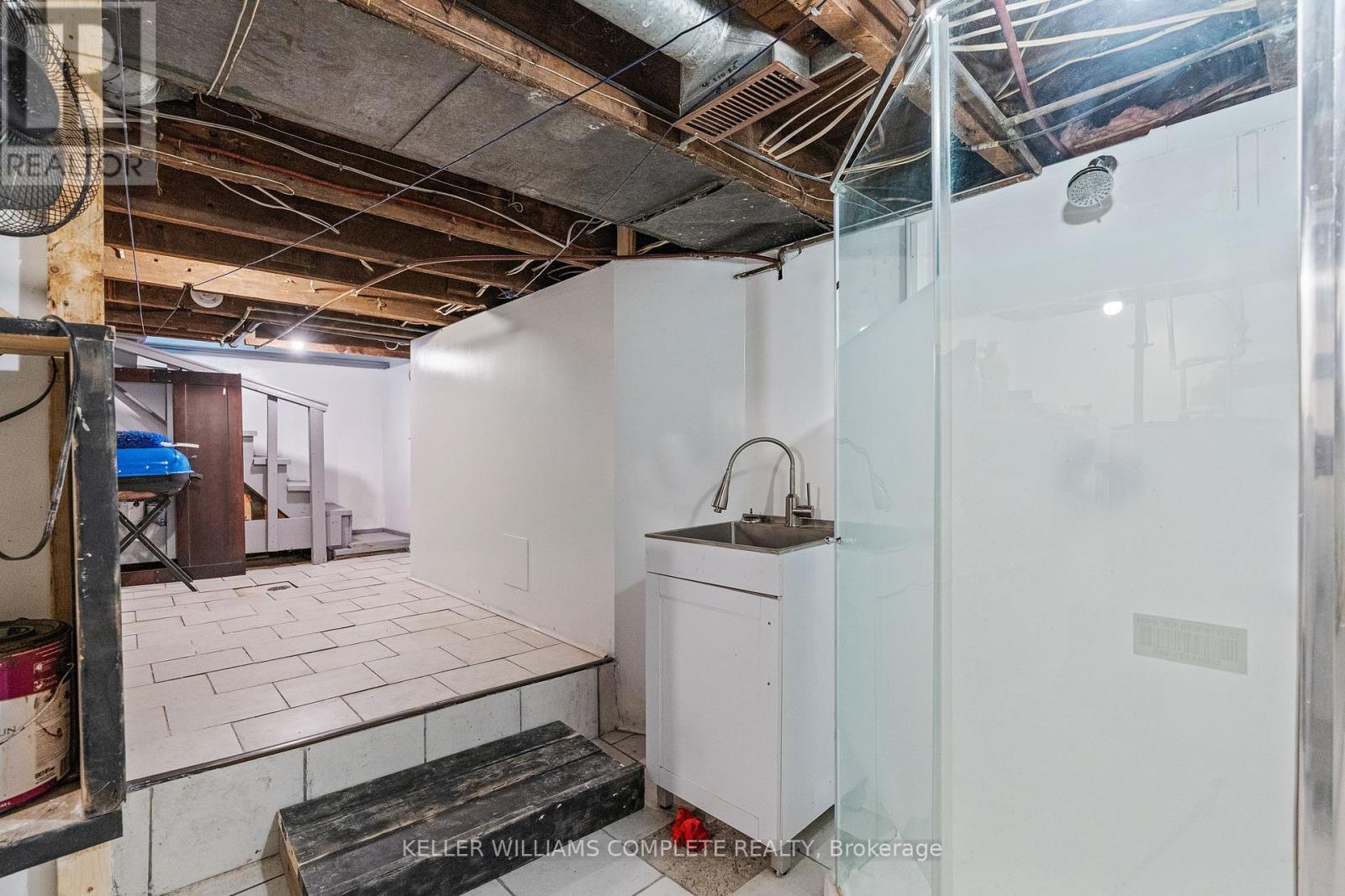 Photo 21 of 109 Sanford Avenue N, Hamilton ON