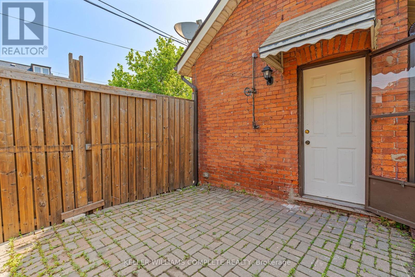 Photo 4 of 109 Sanford Avenue N, Hamilton ON