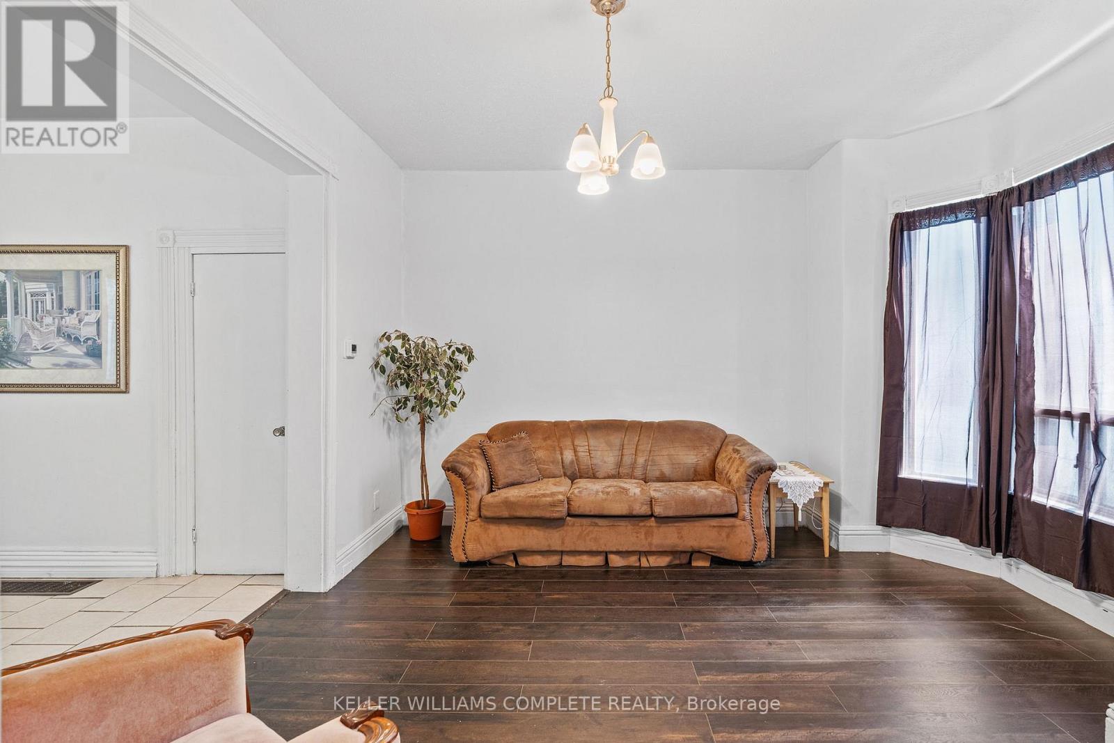 Photo 18 of 109 Sanford Avenue N, Hamilton ON