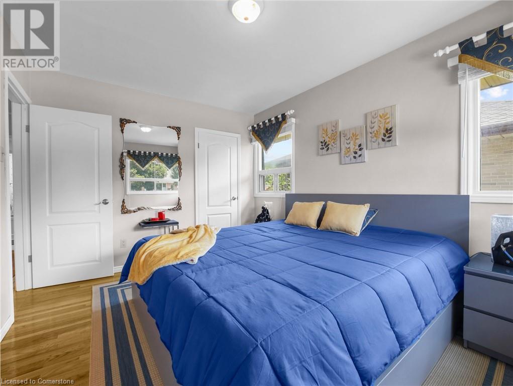 Photo 30 of 43 Rowanwood Avenue, Brantford ON