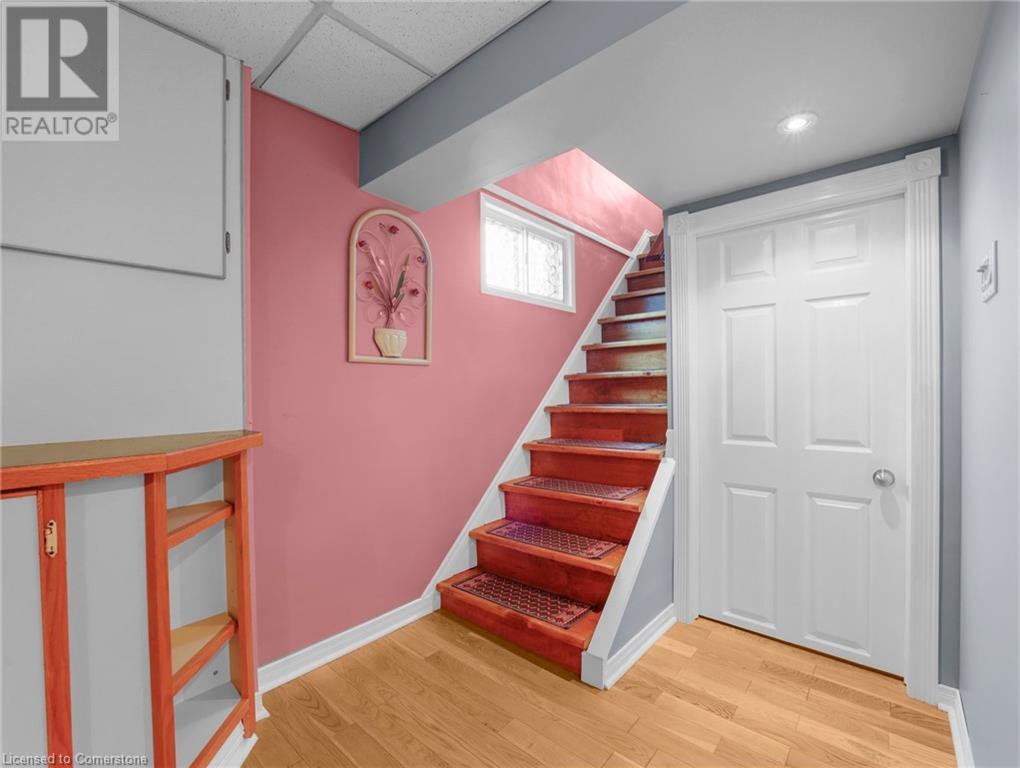 Photo 19 of 43 Rowanwood Avenue, Brantford ON