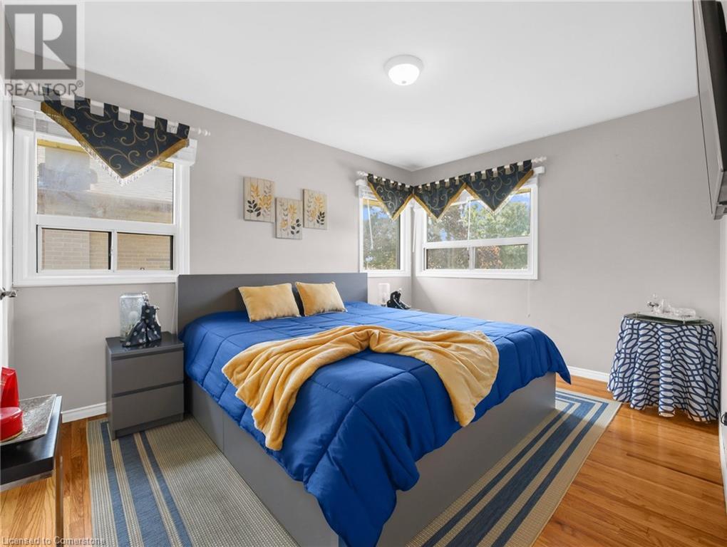 Photo 21 of 43 Rowanwood Avenue, Brantford ON