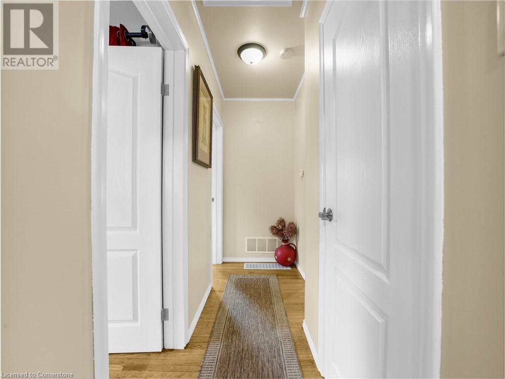 Photo 29 of 43 Rowanwood Avenue, Brantford ON